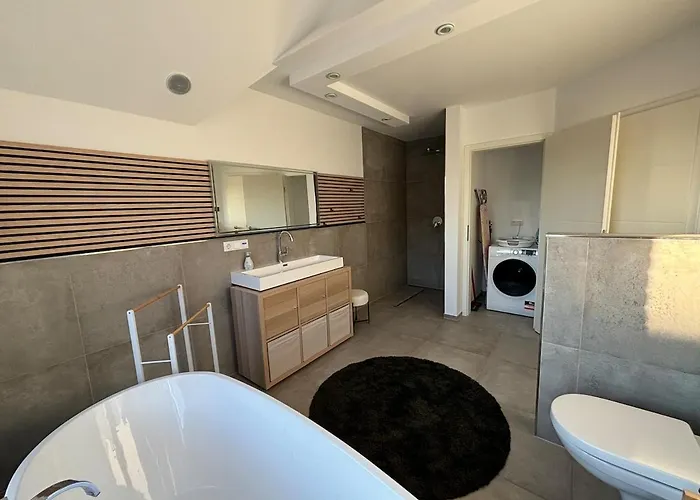 Ruhige Maisonette Im Gruenen